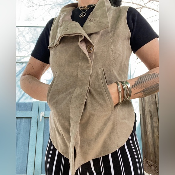 BCBG faux suede vest, khaki tan, with pockets, button front, buttery soft shirt - Picture 7 of 16